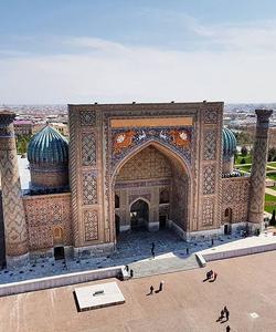 Площадь "Регистон''