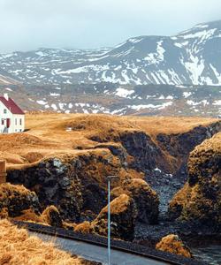 Дом в горах Исландии