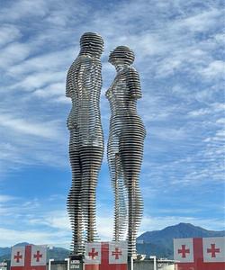 Скульптура Али и Нино