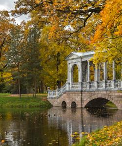 Мраморный мостик в Екатерининском парке