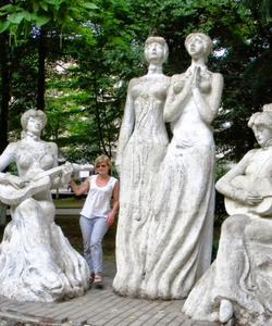 Памятник сестрам Ишхнели