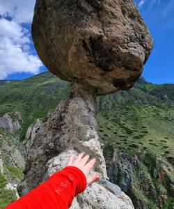 Каменные грибы в урочище Ак-Курум