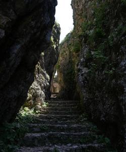 Каменная чаша