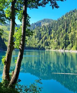 Озеро Малая Рица