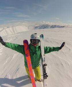 Лыжник на курорте BigWood, Хибины