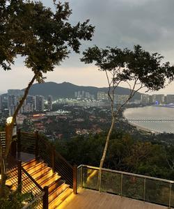 Парк «Олень, повернувший голову»