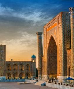 Площадь Регистон в Самарканде