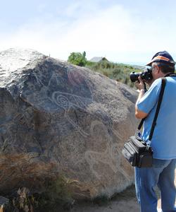 Петроглифы Чолпон-Аты