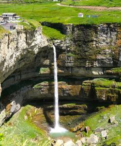 Водопад Тобот на Хунзахском плато в Дагестане
