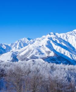 Вид Северных Японских Альп в районе деревни Хакуба