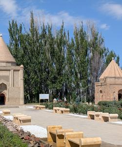 Мавзолеи Айша-Биби и Бабаджи-Хатун