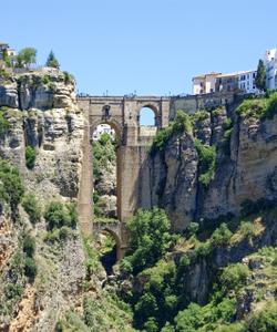 Мост Пуэнте-Нуэво в городе Рондо