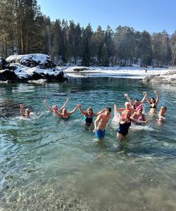 Купание в горном озере