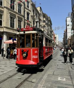 Улица Истикляль