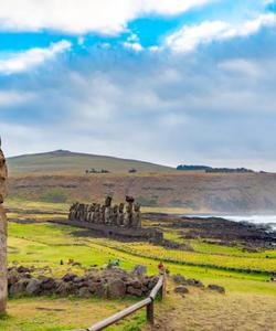 Моаи в аху Тонгарики