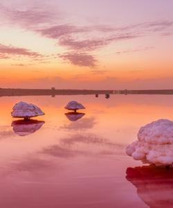 Розовое озеро