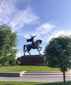 Памятник Амиру Темуру в Ташкенте