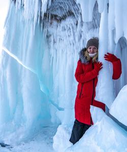 Ледяной грот на Байкале