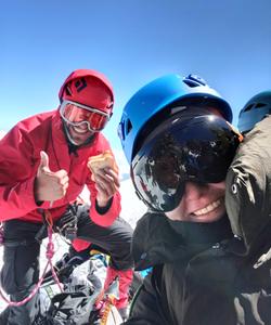 туристы в горах Кавказа