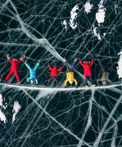 Тур по льду Байкала