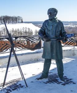 Скульптура художника во Владимире