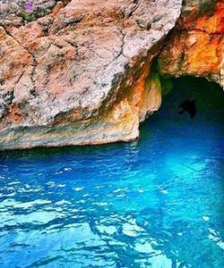 Голубая пещера