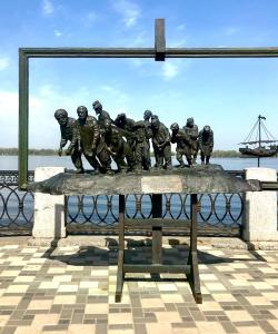 Скульптурная композиция "Бурлаки на Волге"