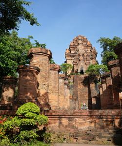 Чамские башни По Нагар