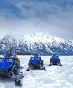 поездка на снегоходах