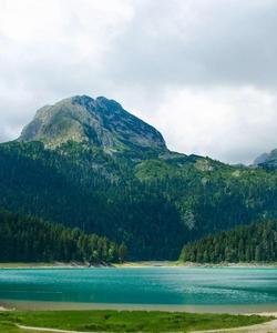 Черное озеро в национальном парке Дурмитор