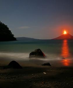 Вулкан Иджен