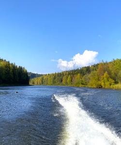 Прогулка на лодке к Усьвинским столбам