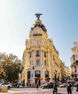 Здание Метрополис в Мадриде