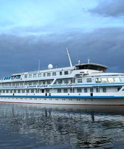 Круиз по реке Лене