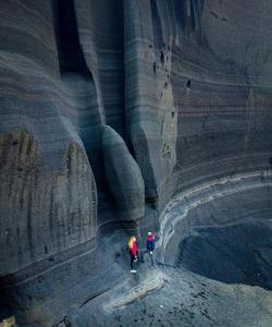 Черная стена