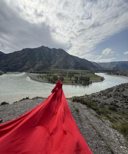 Фотосессия в платье на Алтае