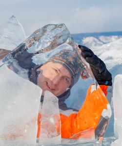 Тур по льду Байкала