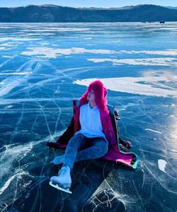 катание на коньках по Байкалу