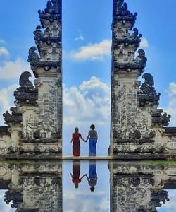 Пура Пенатаран Агунг Лемпуянг — индуистский храм 