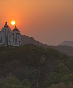 Закат над храмом