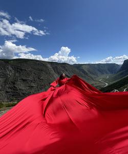 Фотосессия в платье на Алтае