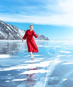 катание на коньках по Байкалу