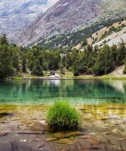 Алаудинское озеро в Фанских горах