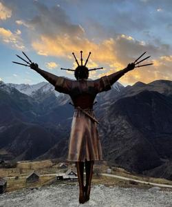 Арт-объект Танец с кинжалами