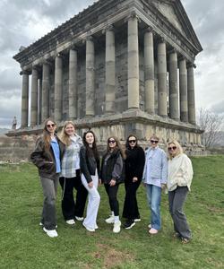 Языческий храм Гарни в Армении