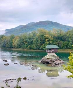 Дом на реке Дрина