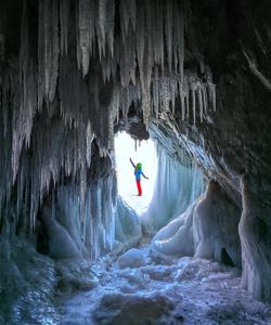 ледяные гроты и пещеры Байкала