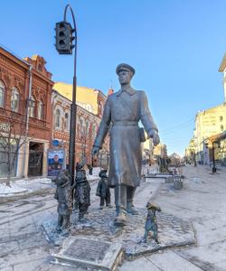 Бронзовый памятник Дяде Степе в Самаре