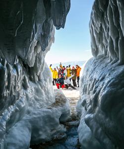 Ледяной грот на Байкале