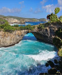 Броукен Бич, Нуса-Пенида